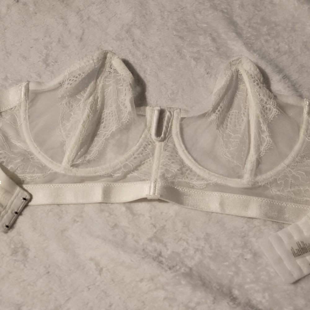 Thistle and Spire White Strapless Bra with Underwire Support